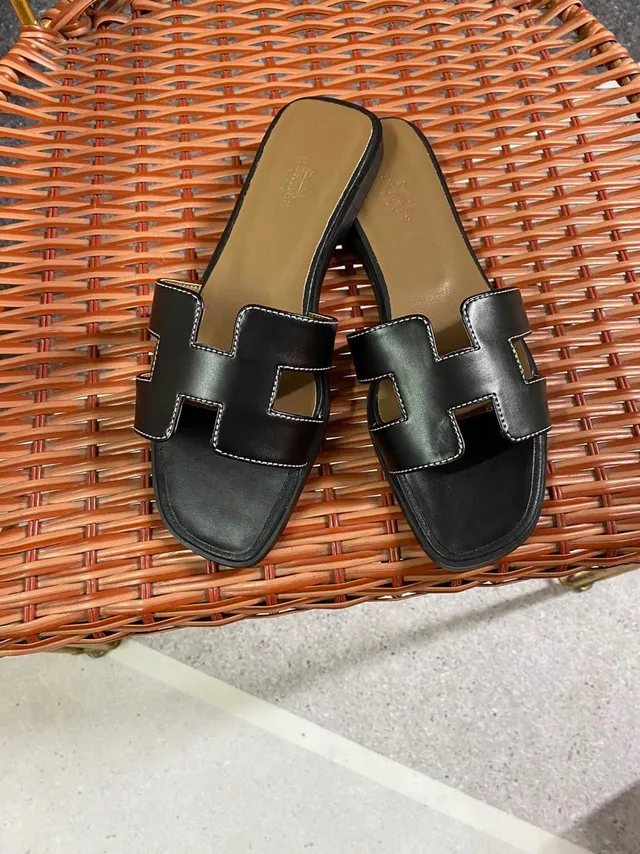 Hermès Oran Black Leather H-Strap Slippers 6