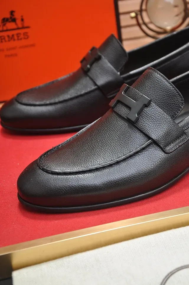 Hermès Oran Cuir Noir Pebbled H-Buckle Loafers 8