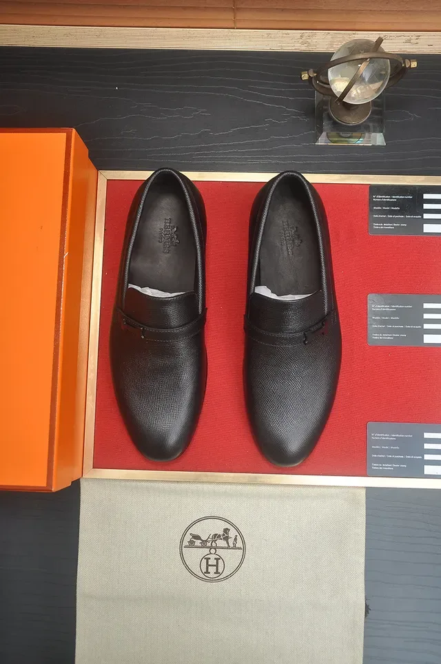 Hermès Oran Mocassins en cuir texturisé noir avec H-Buckle 5