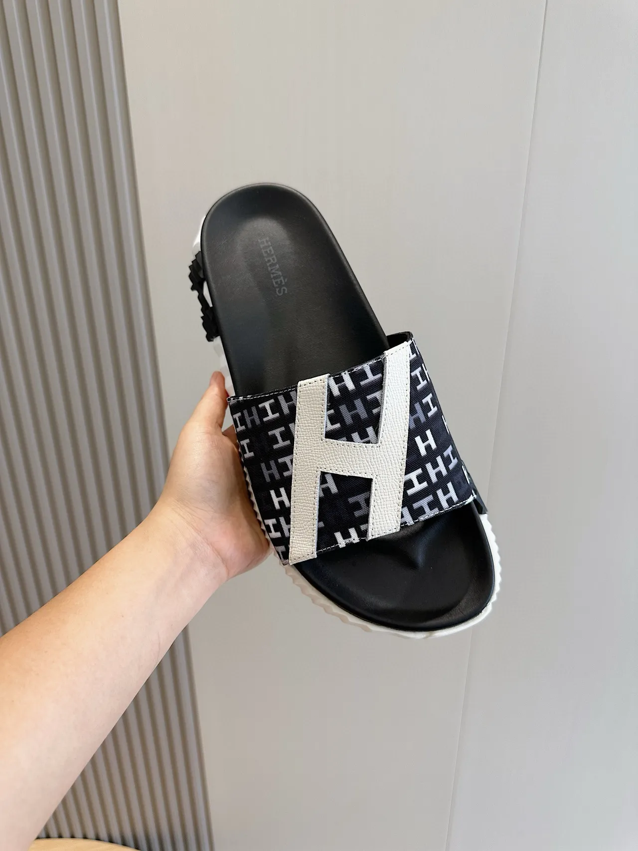 Hermès Oran Black White Monogrammed Strap Oversized H Logo Slippers 4