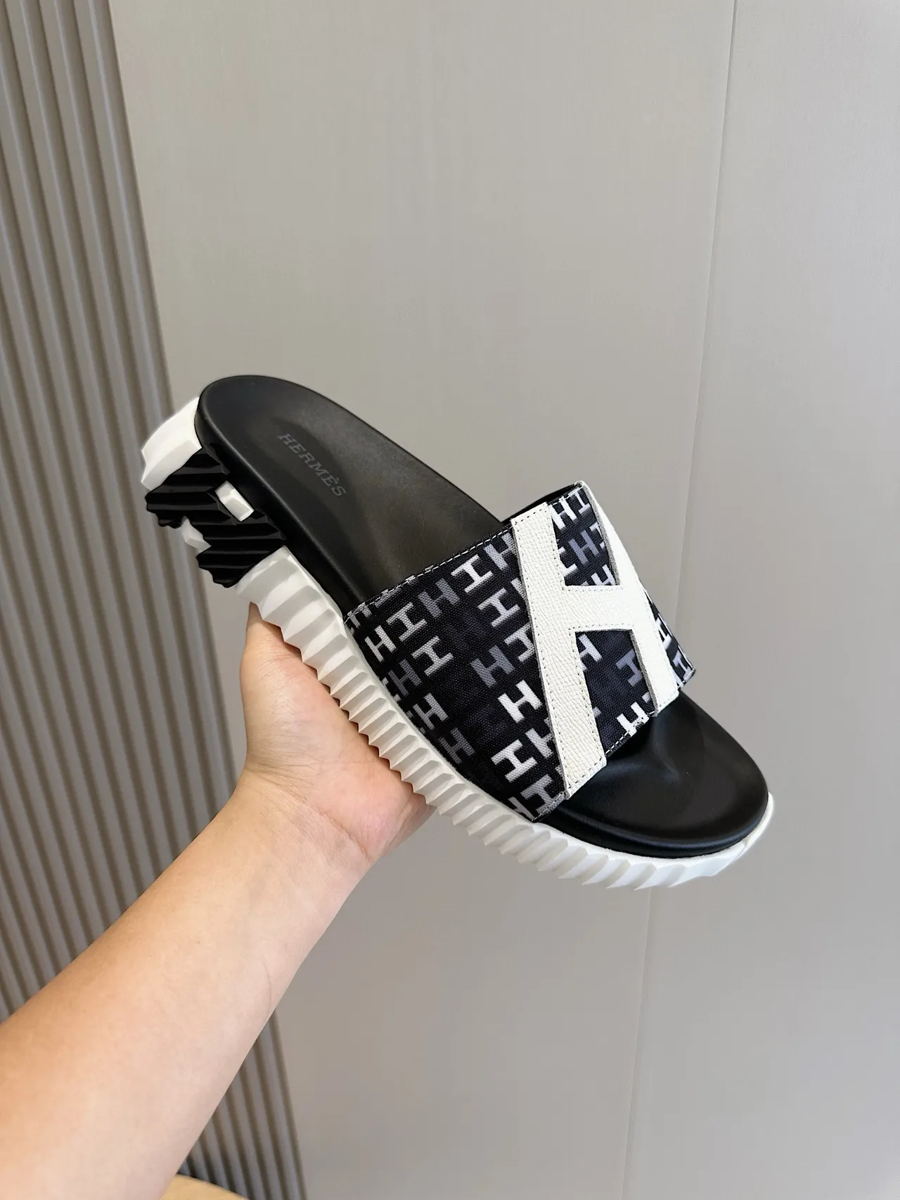 Hermès Oran Black White Monogrammed Strap Oversized H Logo Slippers 5