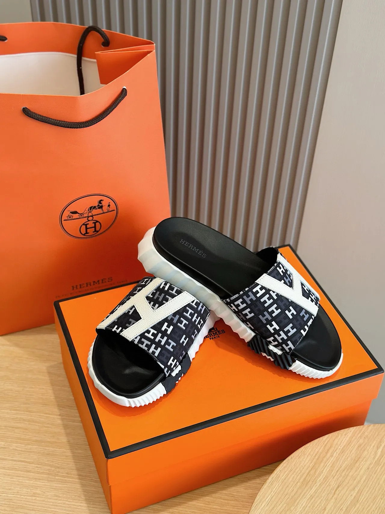 Hermès Oran Black White Monogrammed Strap Oversized H Logo Slippers 8