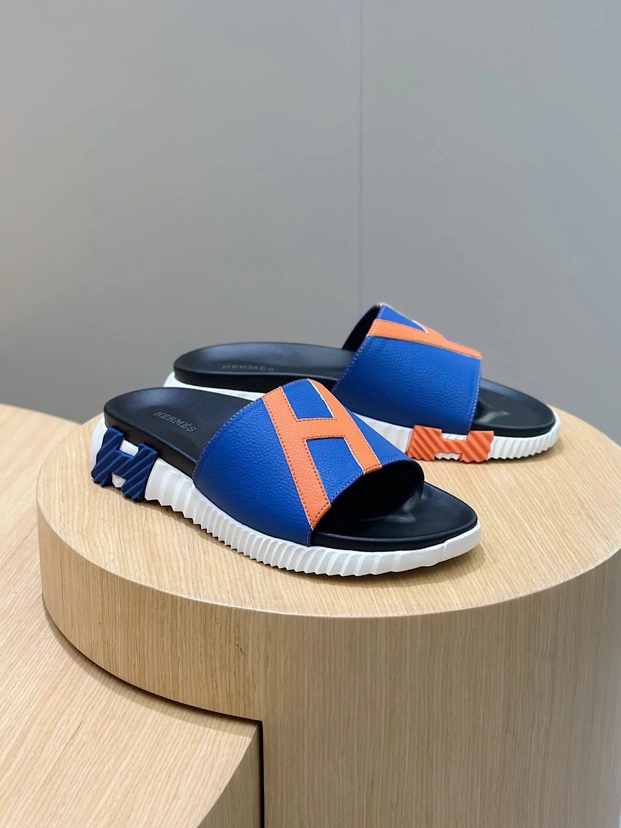 Hermès Oran Blue and Orange Leather Slippers 3