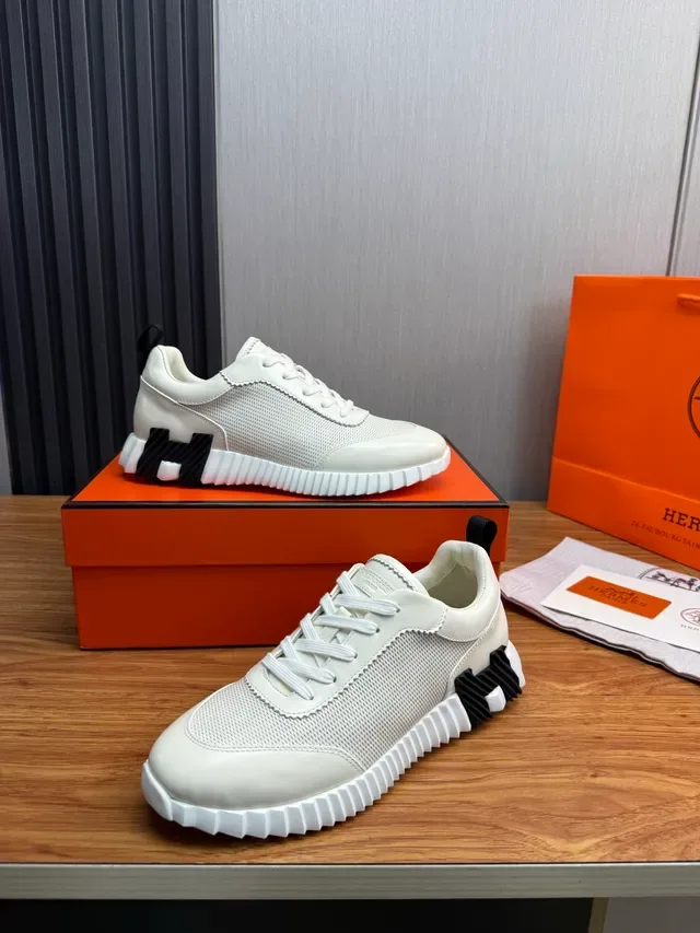 Hermès Oran Off-White et Black sneakers lifestyle 4