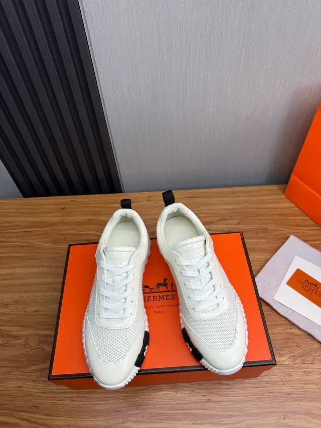Hermès Oran Off-White et Black sneakers lifestyle 5