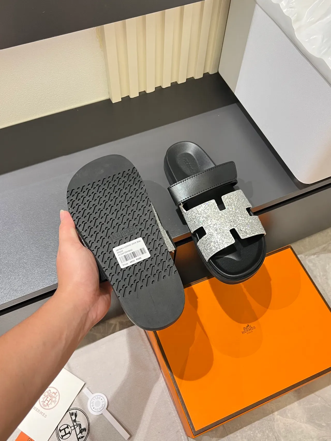 Hermès ओरन स्लाइड क्रिस्टल एम्बेलिश्ड एच-स्ट्रैप सैंडल 2