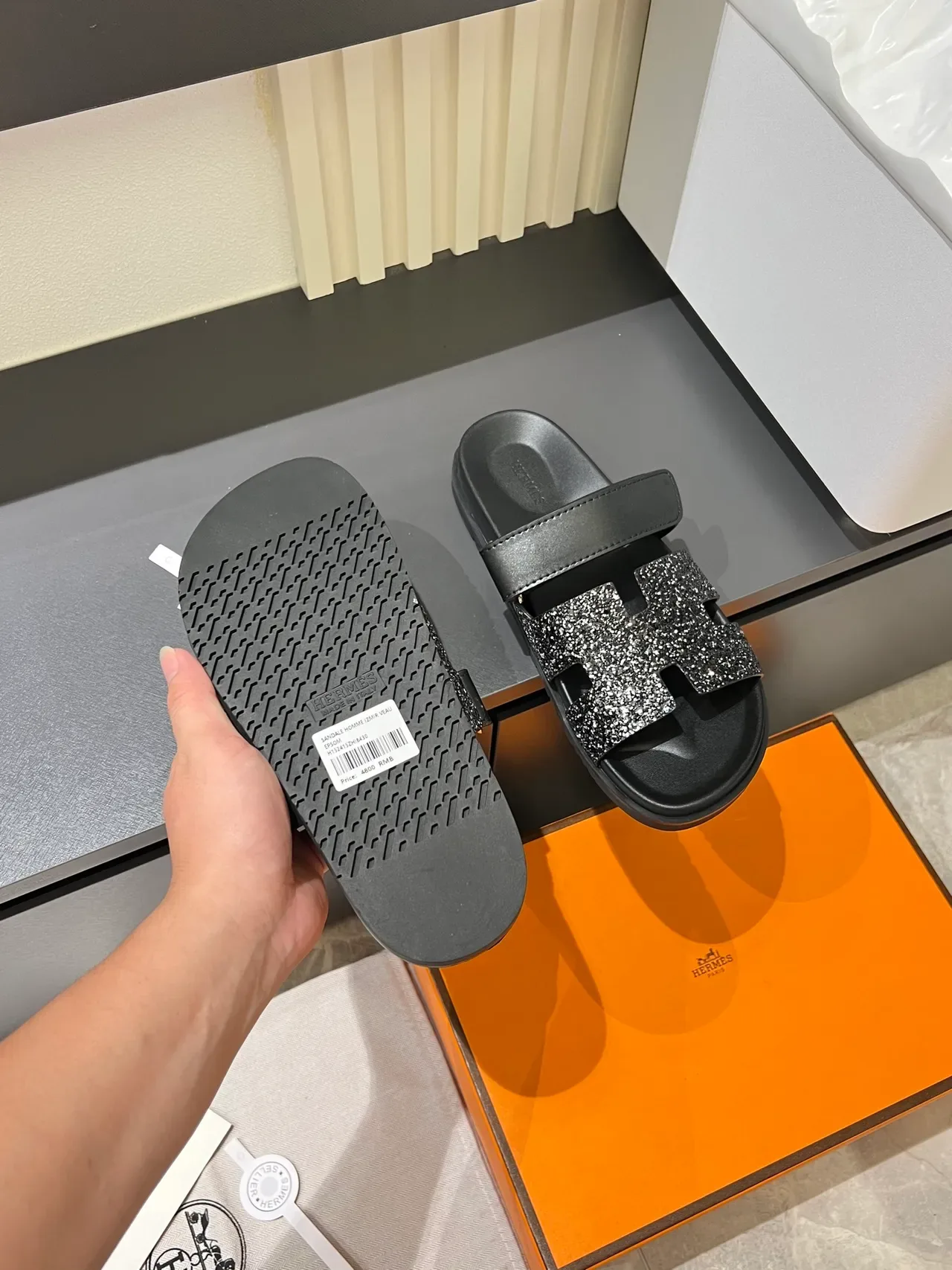 Hermès ओरन स्लाइड क्रिस्टल एम्बेलिश्ड एच-स्ट्रैप सैंडल 3