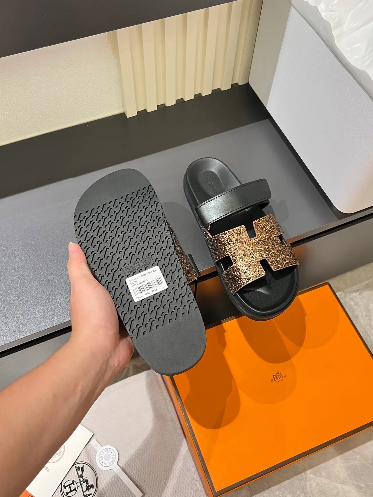 Hermès ओरन स्लाइड क्रिस्टल एम्बेलिश्ड एच-स्ट्रैप सैंडल 4