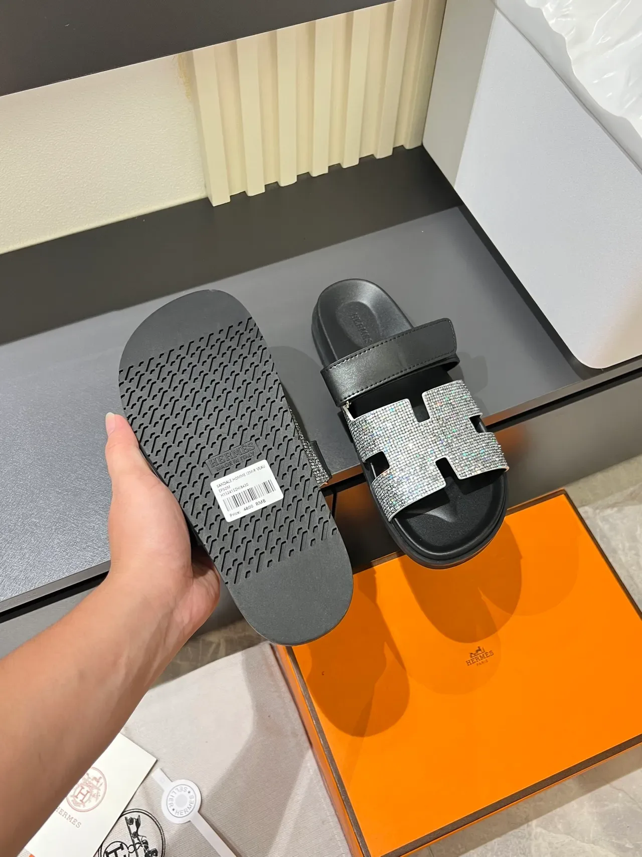 Hermès ओरन स्लाइड क्रिस्टल एम्बेलिश्ड एच-स्ट्रैप सैंडल 5