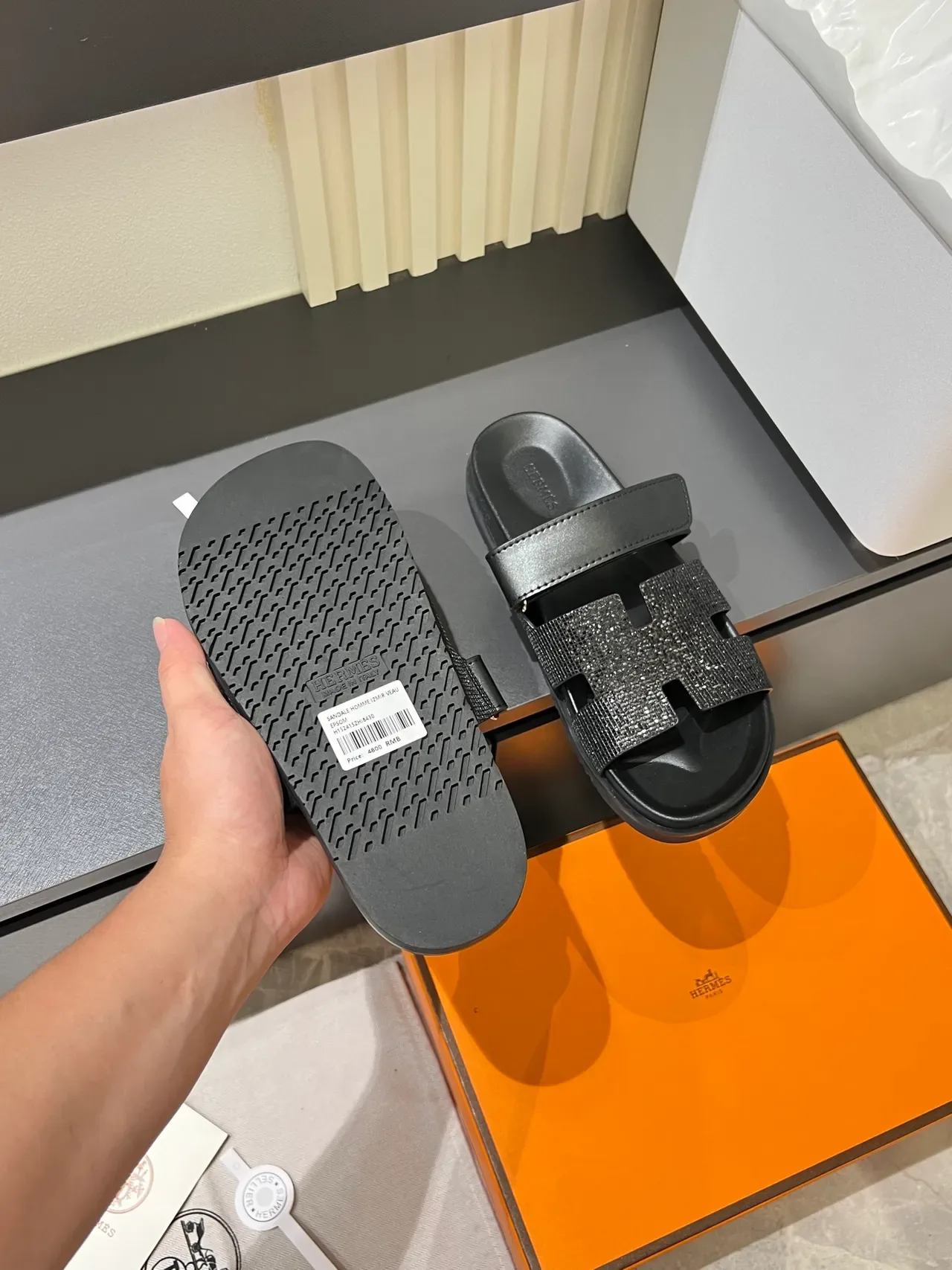 Hermès ओरन स्लाइड क्रिस्टल एम्बेलिश्ड एच-स्ट्रैप सैंडल 6