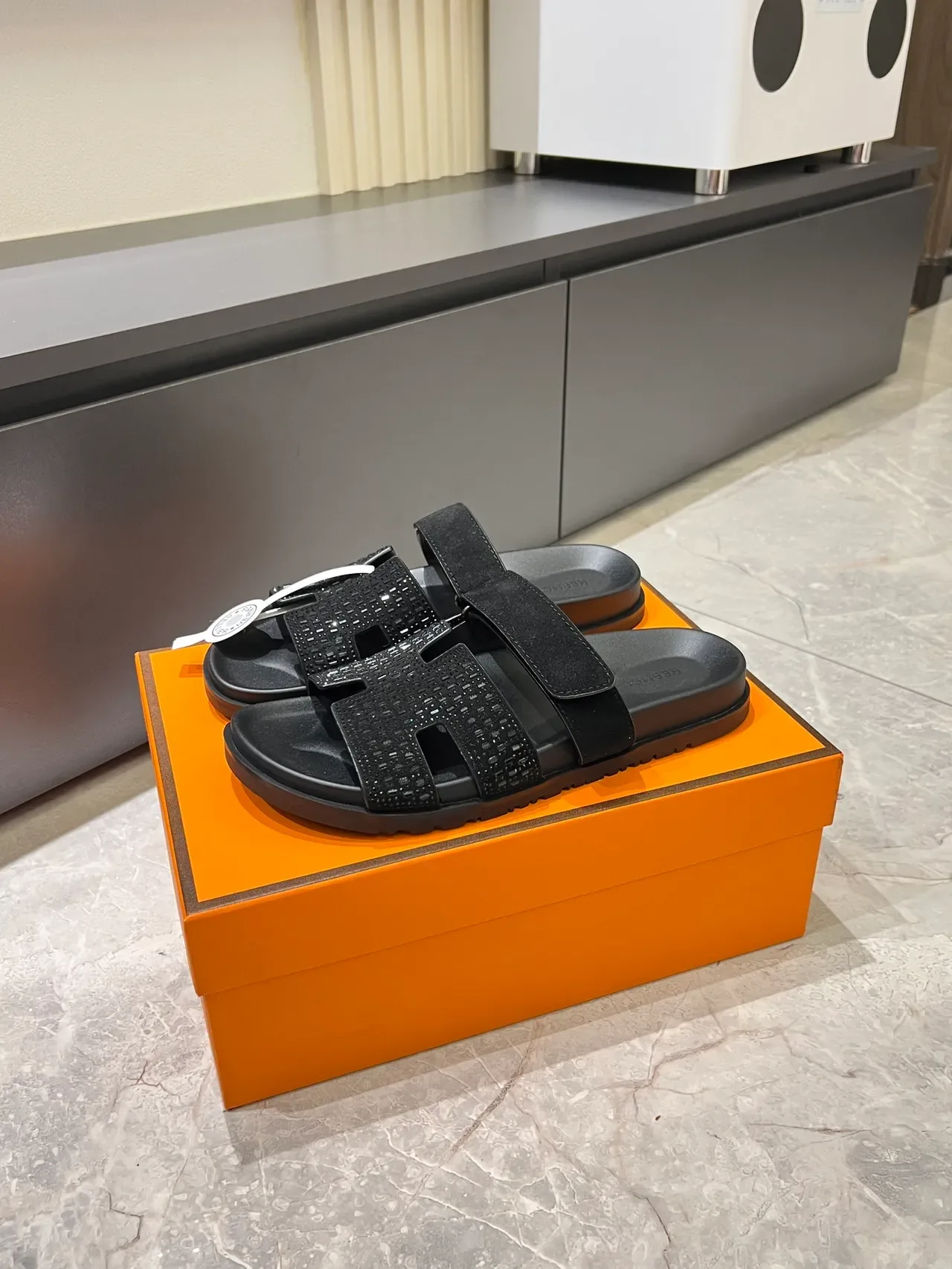 Hermès ओरन स्लाइड क्रिस्टल एम्बेलिश्ड एच-स्ट्रैप सैंडल 14