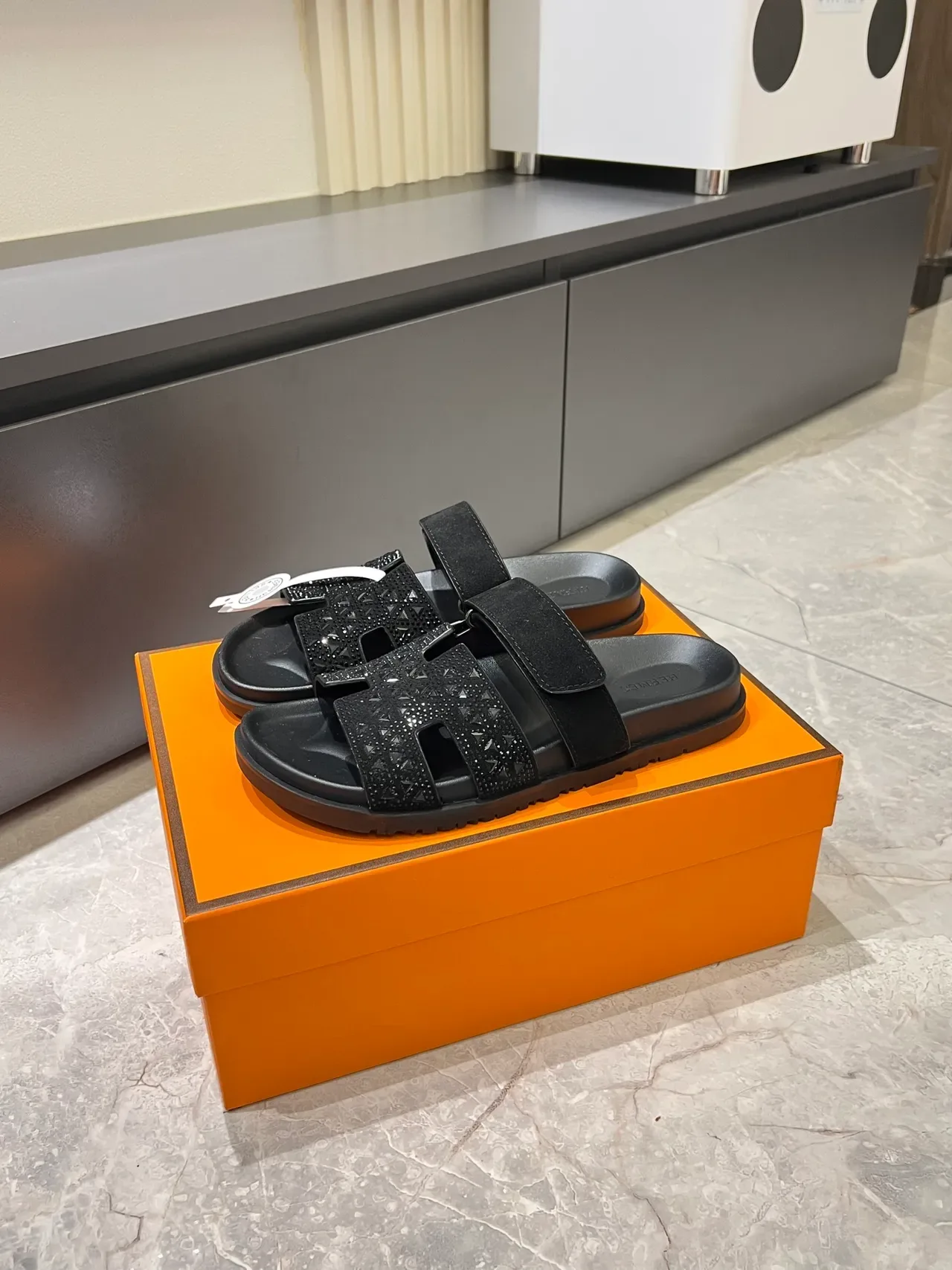 Hermès ओरन स्लाइड क्रिस्टल एम्बेलिश्ड एच-स्ट्रैप सैंडल 15