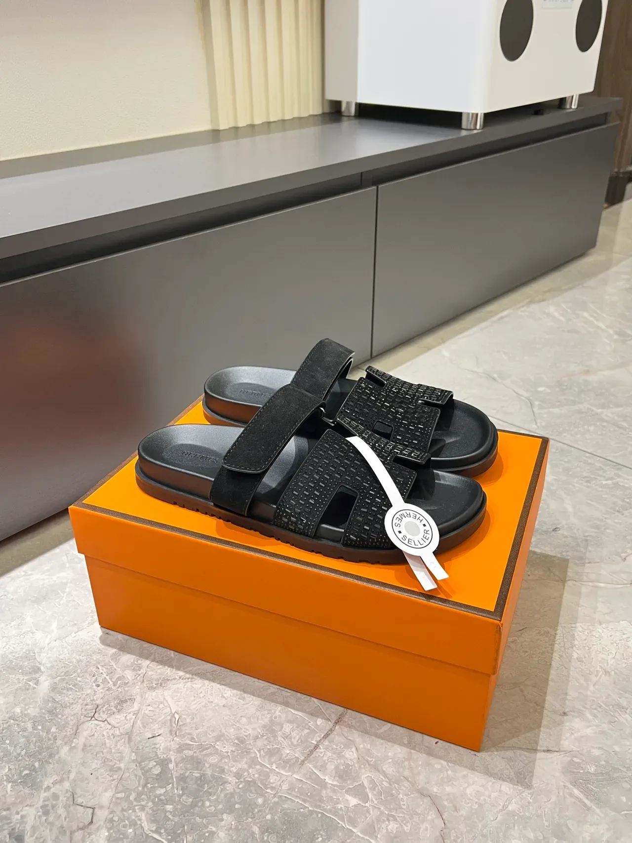 Hermès ओरन स्लाइड क्रिस्टल एम्बेलिश्ड एच-स्ट्रैप सैंडल 21