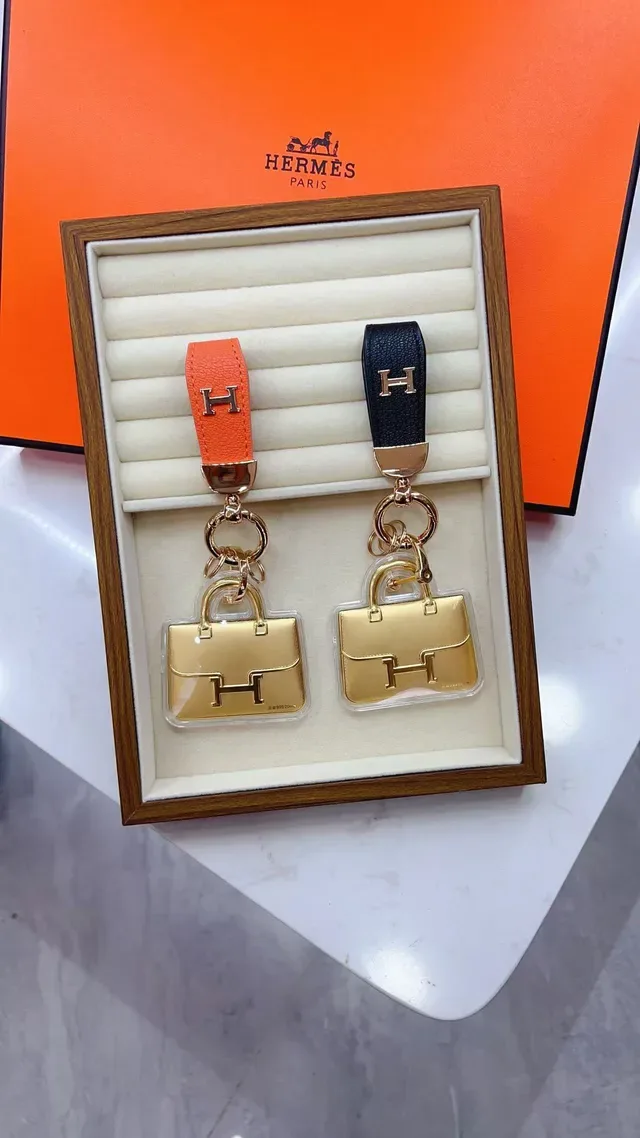 Hermès Orange Black Leather Strap Gold-Tone Metal 'H' Logo Handbag 3