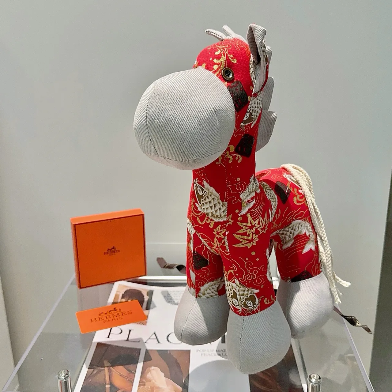 Hermès Rouge Gris Brodé Motif Poisson Koi Tissu Similaire à la Soie Sac à Main 2