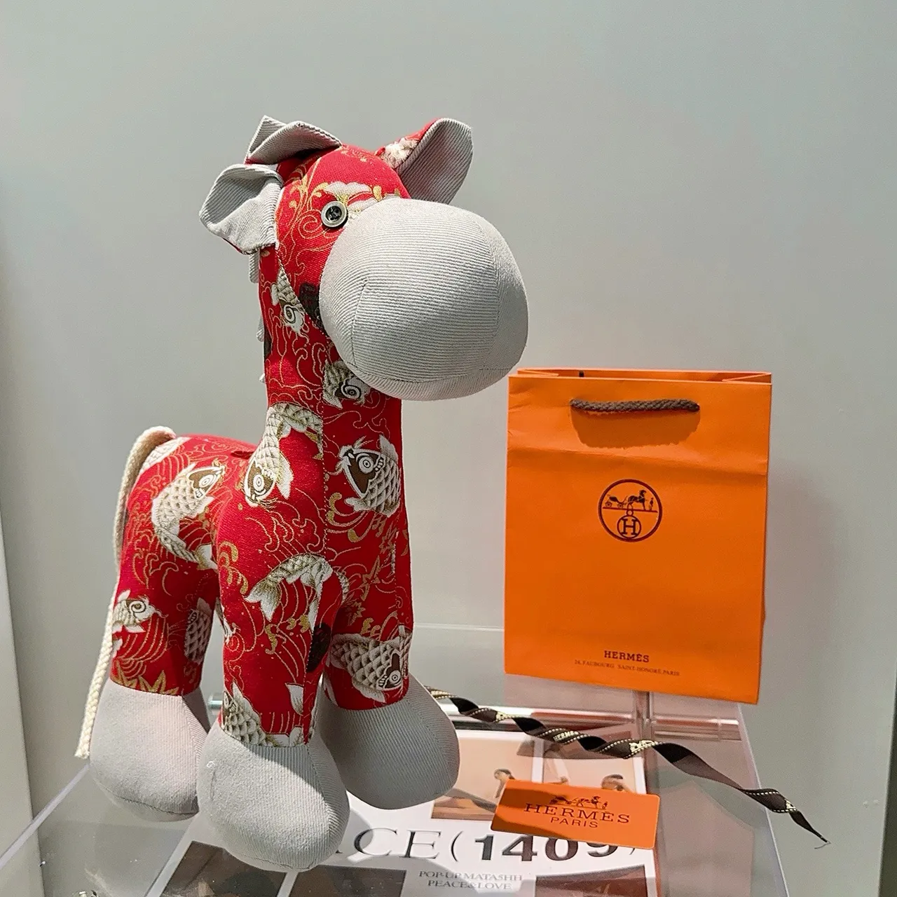 Hermès Rouge Gris Brodé Motif Poisson Koi Tissu Similaire à la Soie Sac à Main 9