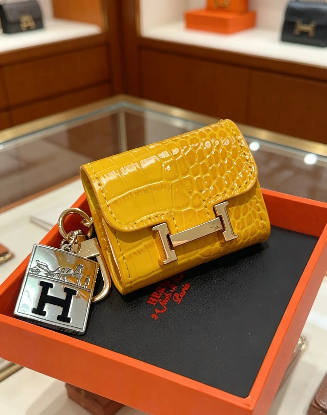 Hermès Yellow Silver Crocodile-Embossed Leather H-Shaped Palladium Clasp Handbag 3