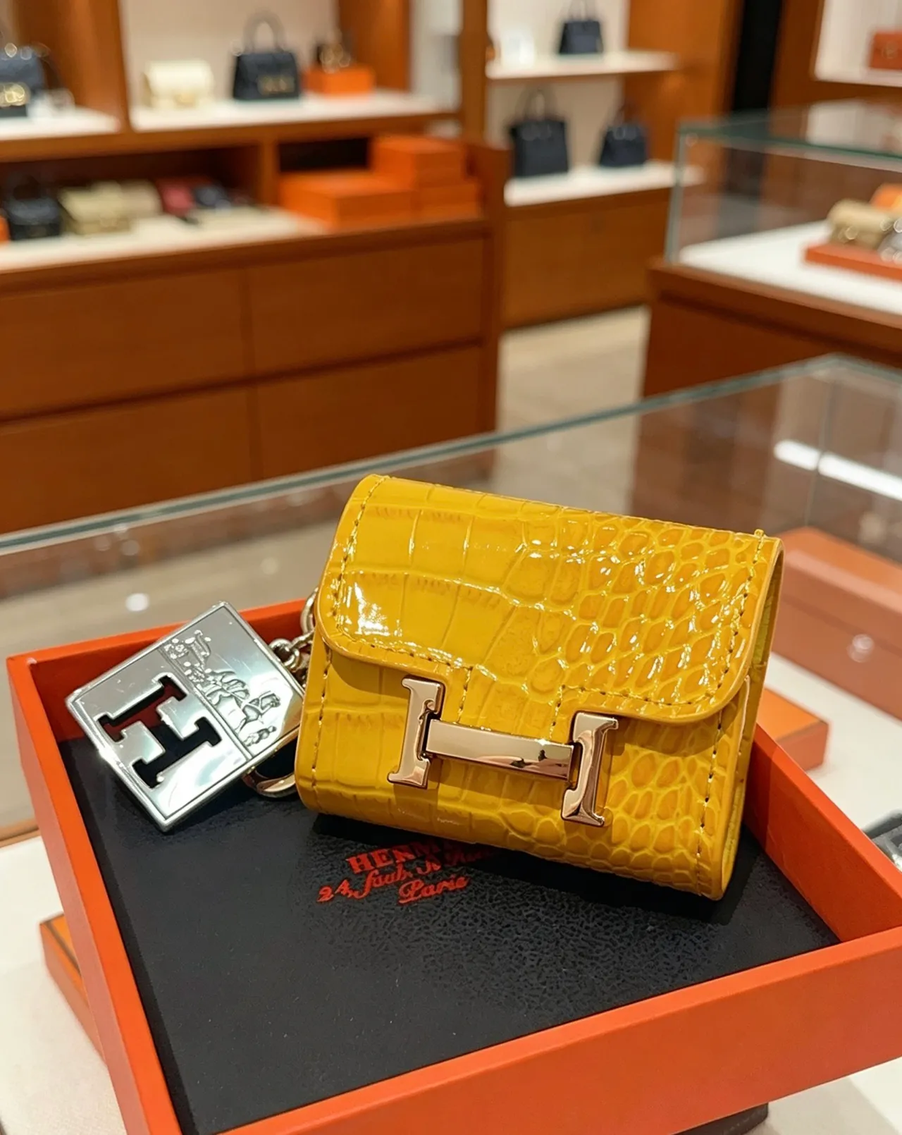 Hermès Yellow Silver Crocodile-Embossed Leather H-Shaped Palladium Clasp Handbag 5