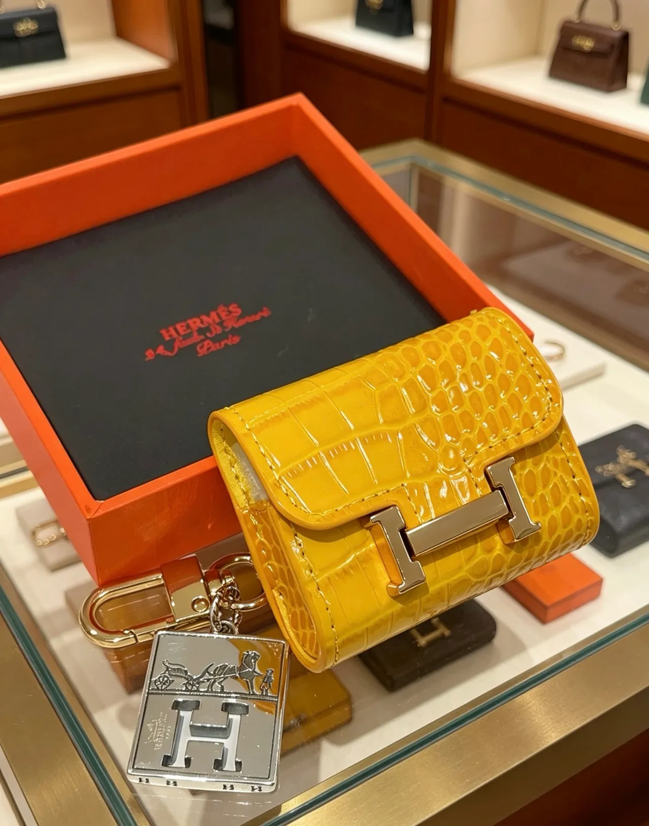Hermès Yellow Silver Crocodile-Embossed Leather H-Shaped Palladium Clasp Handbag 6