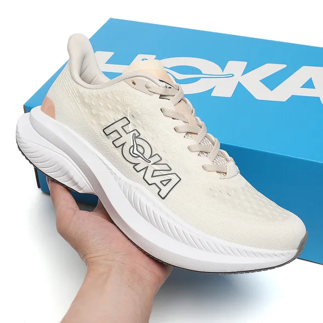 Hoka Mach 6 Bege Rosa Upper de Malha Ingenieril Sola Média Esculpida Branca Tênis de Corrida 3