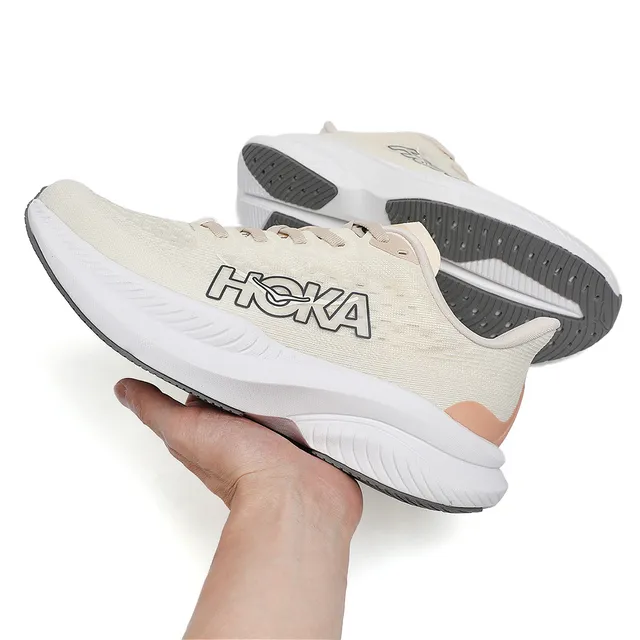 Hoka Mach 6 Bege Rosa Upper de Malha Ingenieril Sola Média Esculpida Branca Tênis de Corrida 4