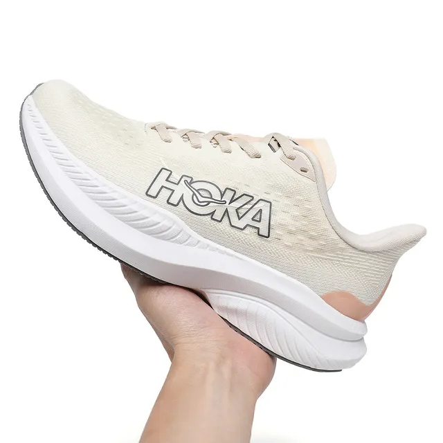 Hoka Mach 6 Bege Rosa Upper de Malha Ingenieril Sola Média Esculpida Branca Tênis de Corrida 6