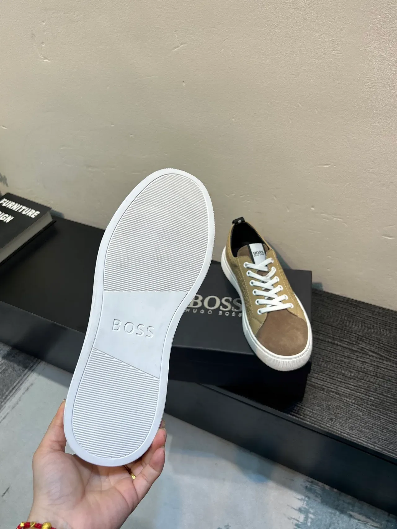 Hugo Boss bege embossado logotipo estilo de vida sneakers 9
