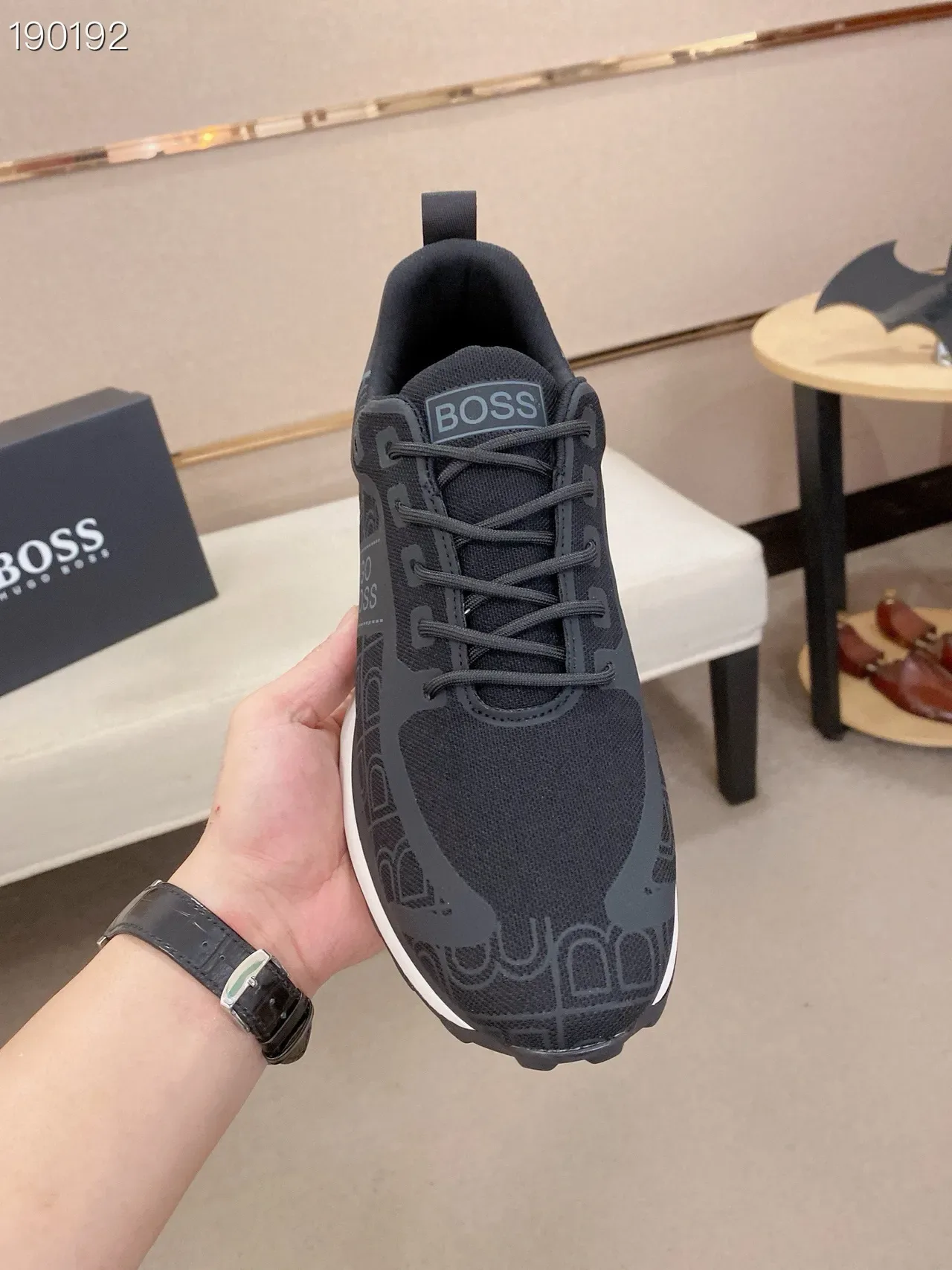 Hugo Boss sneakers lifestyle noir blanc monocromatique tonal logo print 5