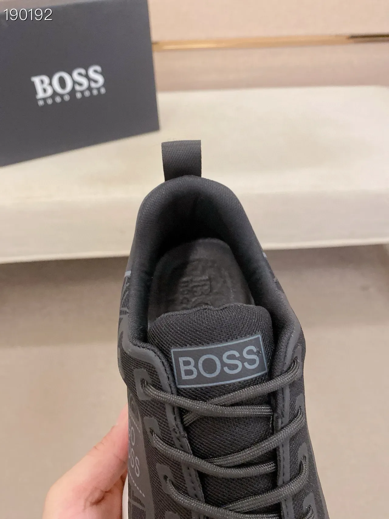 Hugo Boss sneakers lifestyle noir blanc monocromatique tonal logo print 6
