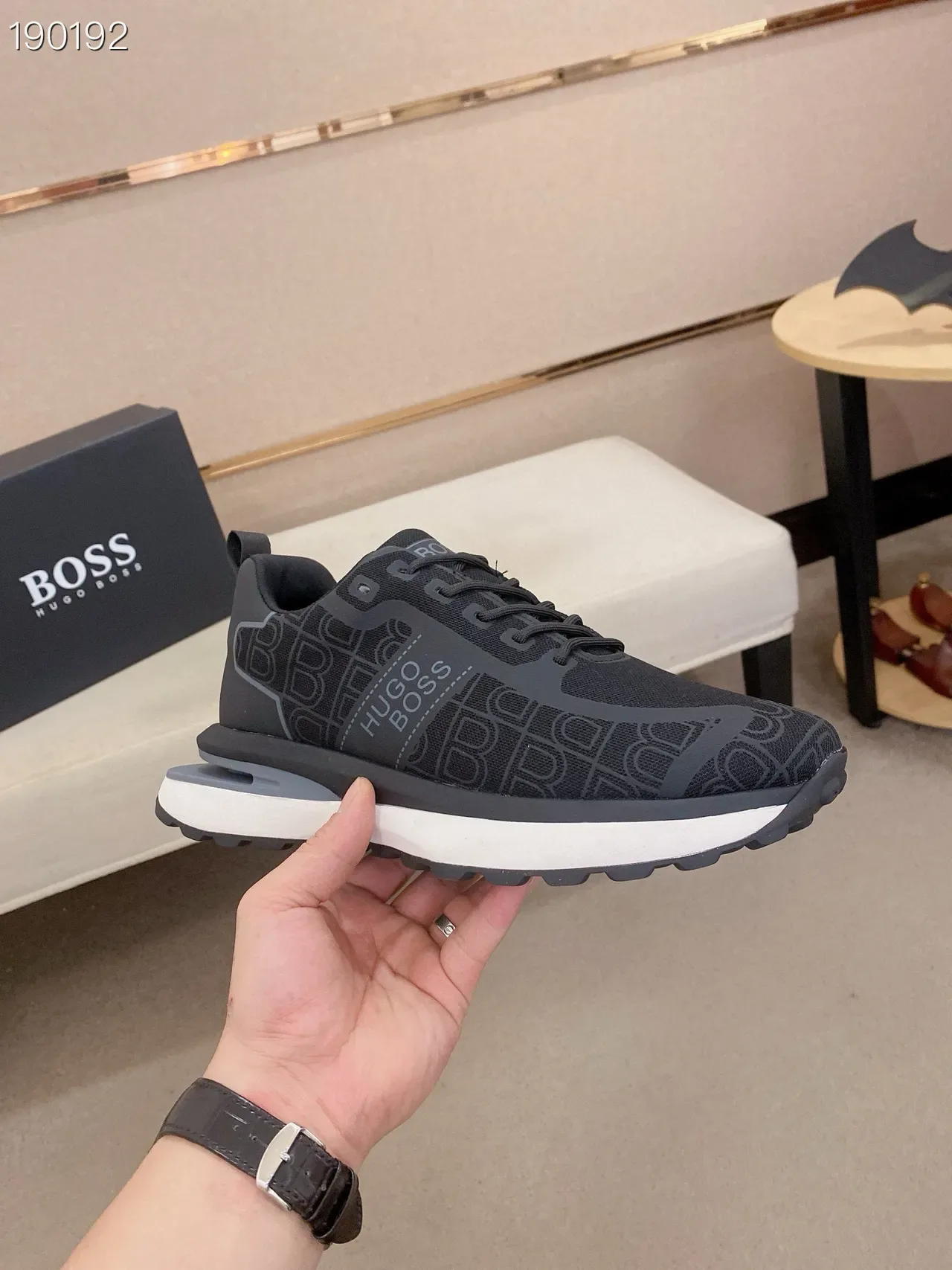 Hugo Boss sneakers lifestyle noir blanc monocromatique tonal logo print 7