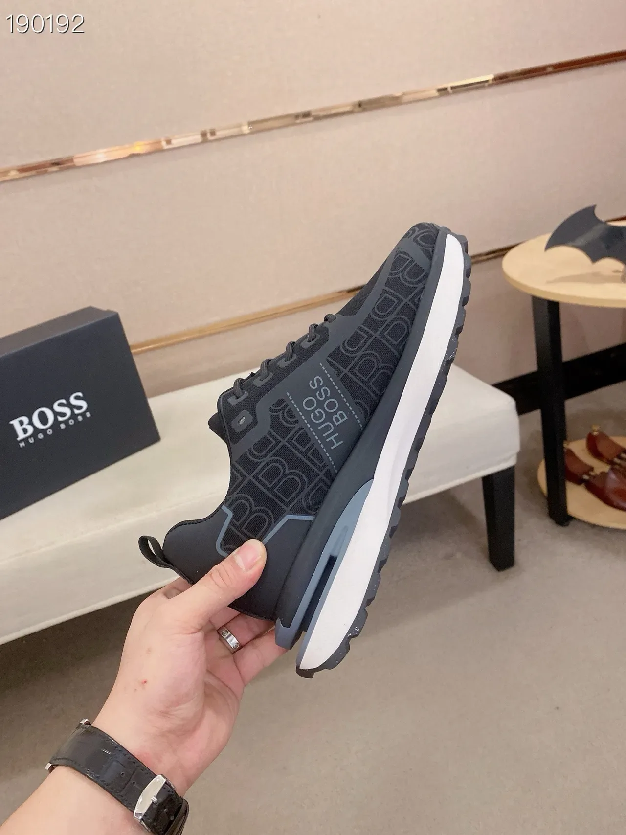 Hugo Boss sneakers lifestyle noir blanc monocromatique tonal logo print 8