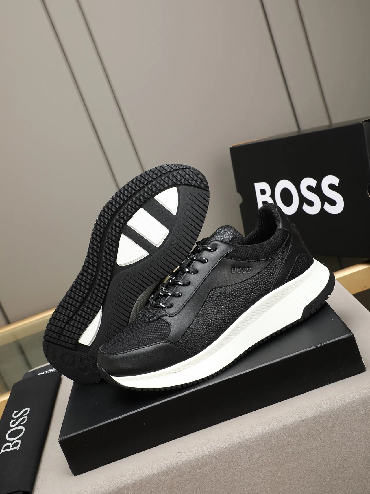 Hugo Boss Preto Branco Couro Perfurado Sola Plataforma Lifestyle Sneakers 2