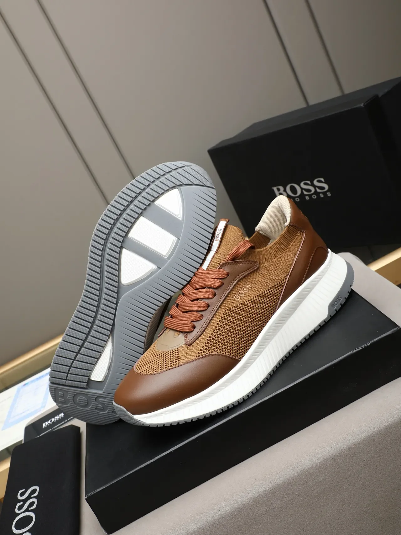 Hugo Boss Sneakers Lifestyle en Tricot et Cuir Marron 4