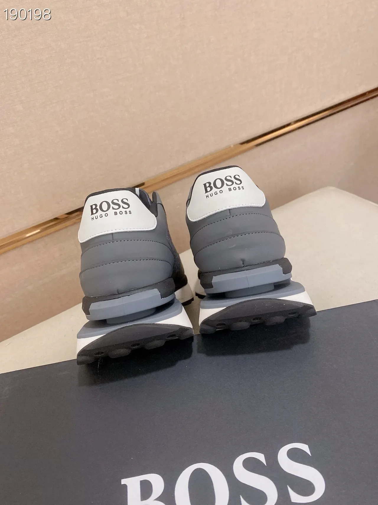 Hugo Boss Gris Blanc Monogrammées Construction Synthétique Multicouche Supérieure Lifestyle Sneakers 2