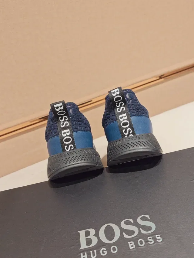 Tênis lifestyle slip-on cor navy com logo embossed Hugo Boss 3