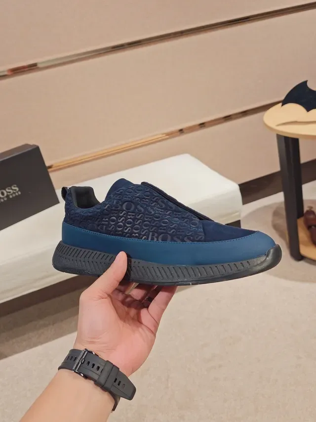 Tênis lifestyle slip-on cor navy com logo embossed Hugo Boss 4