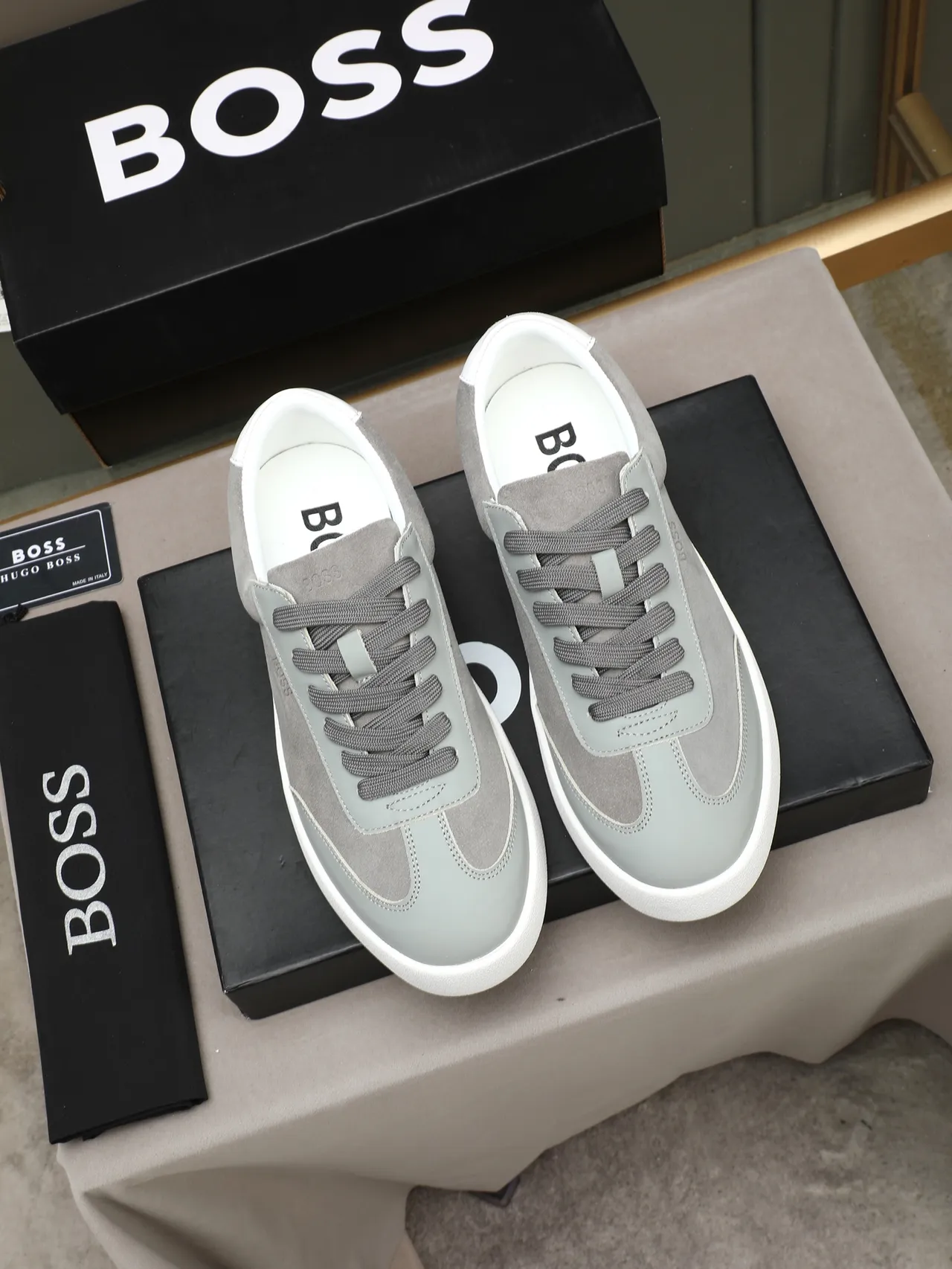 Hugo Boss tênis lifestyle de plataforma em couro e camurça bicolor 2