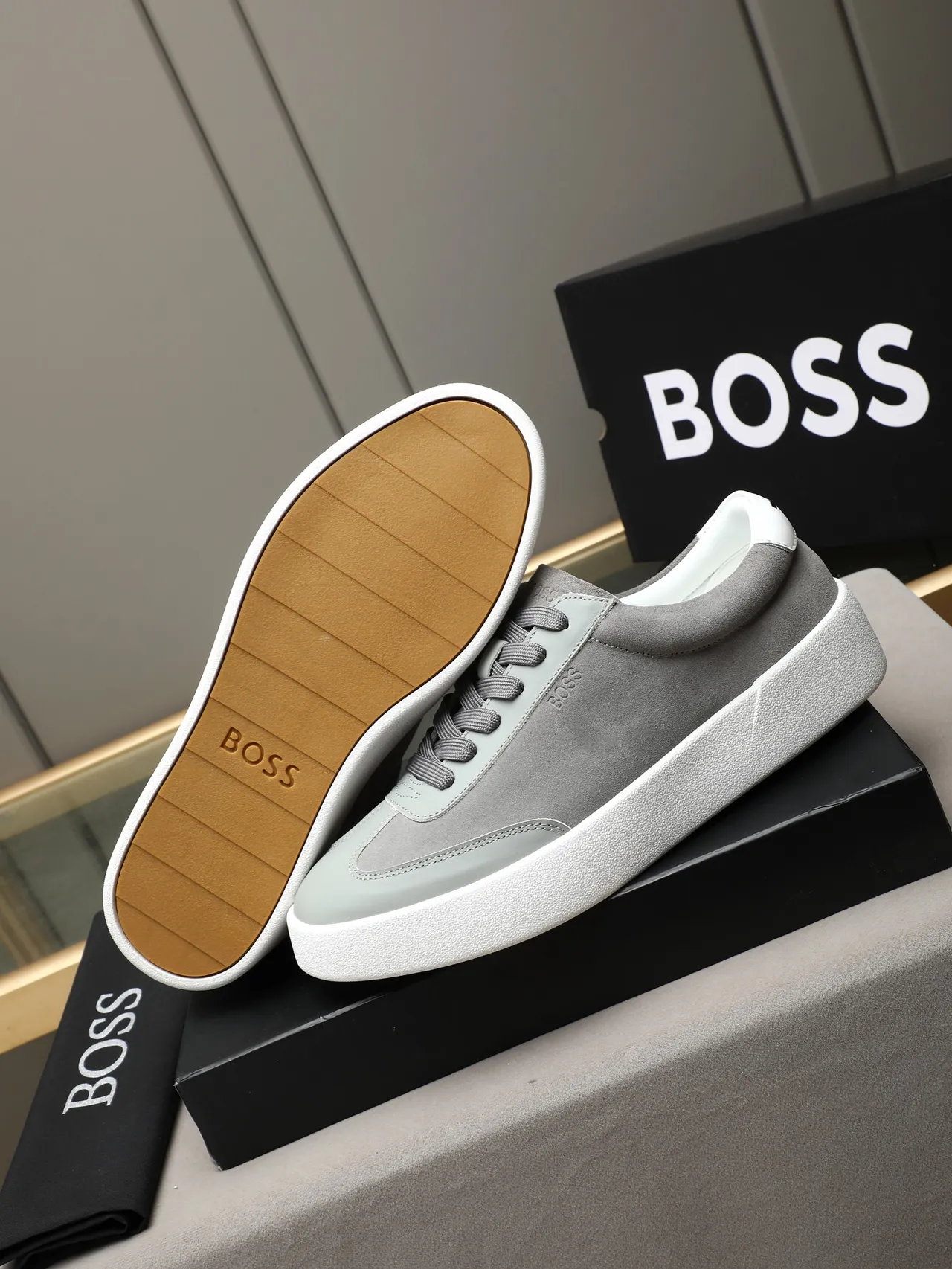 Hugo Boss tênis lifestyle de plataforma em couro e camurça bicolor 4