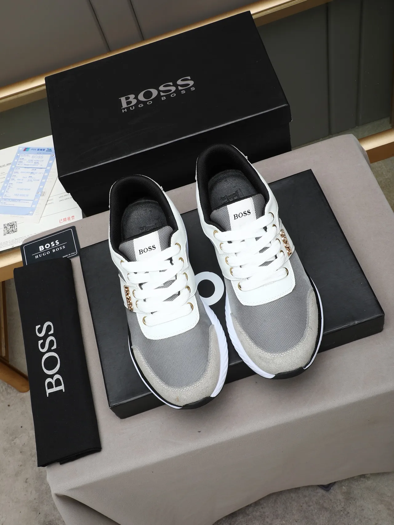 Hugo Boss Sneakers Blancs et Gris en Matériau Mixte avec Color Blocking sur l'Empeigne 2
