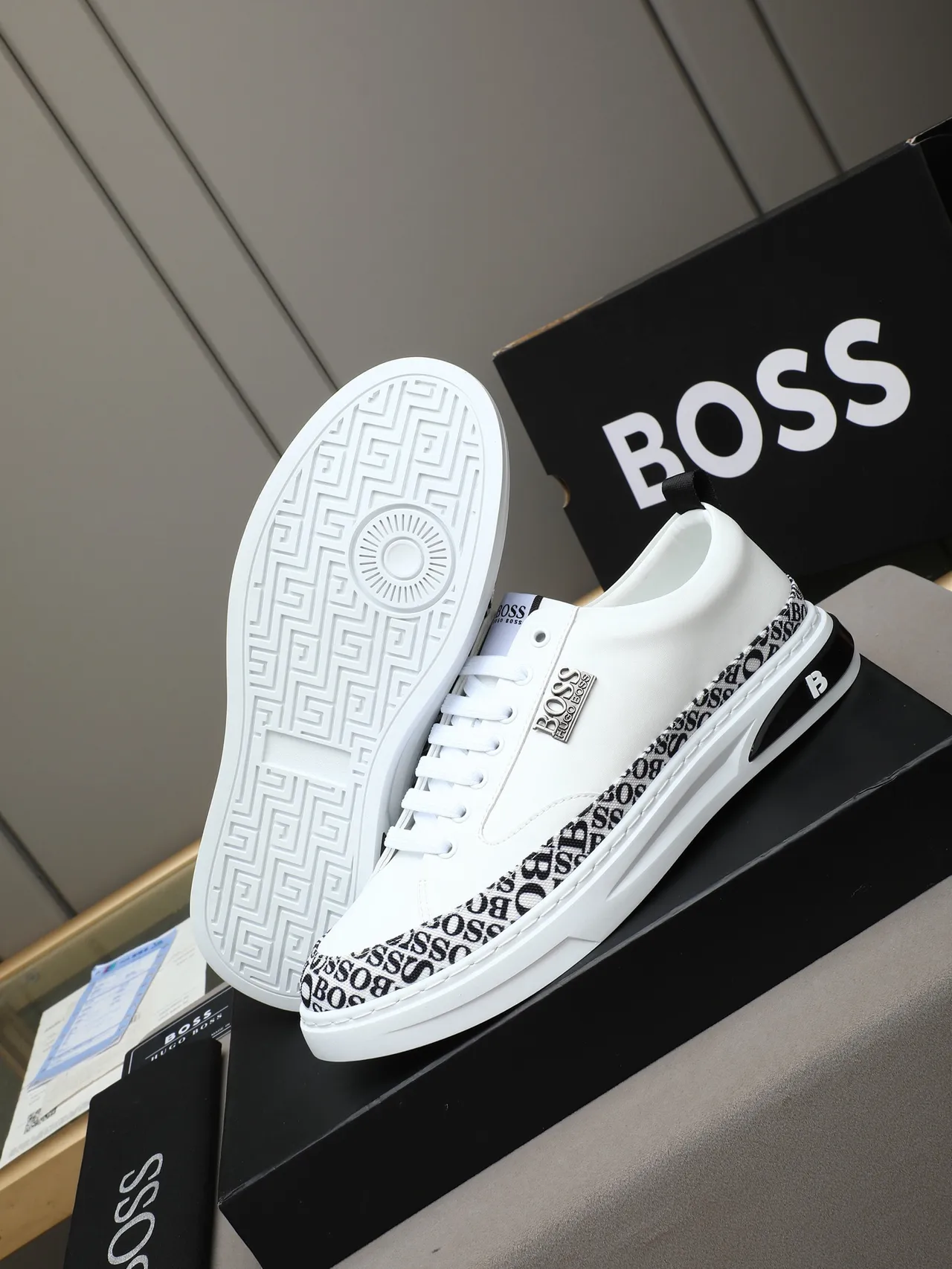 Hugo Boss sneakers lifestyle blancs avec bande monogram 4