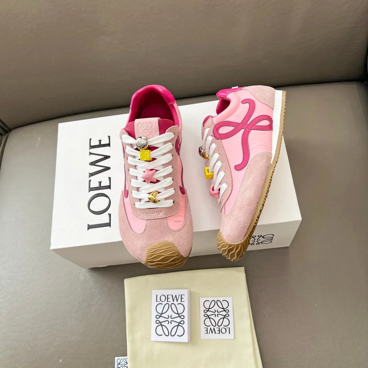 Loewe Flow Runner Chaussures Lifestyle Rose Logo Anagram 4