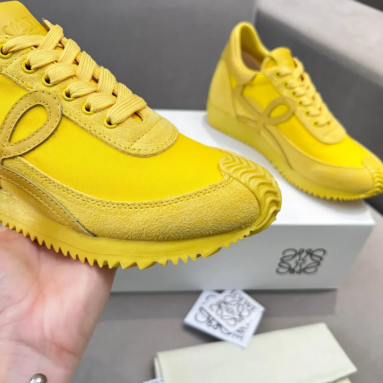 Loewe Sneakers Lifestyle en suède et cuir pané jaune monocromatique 3