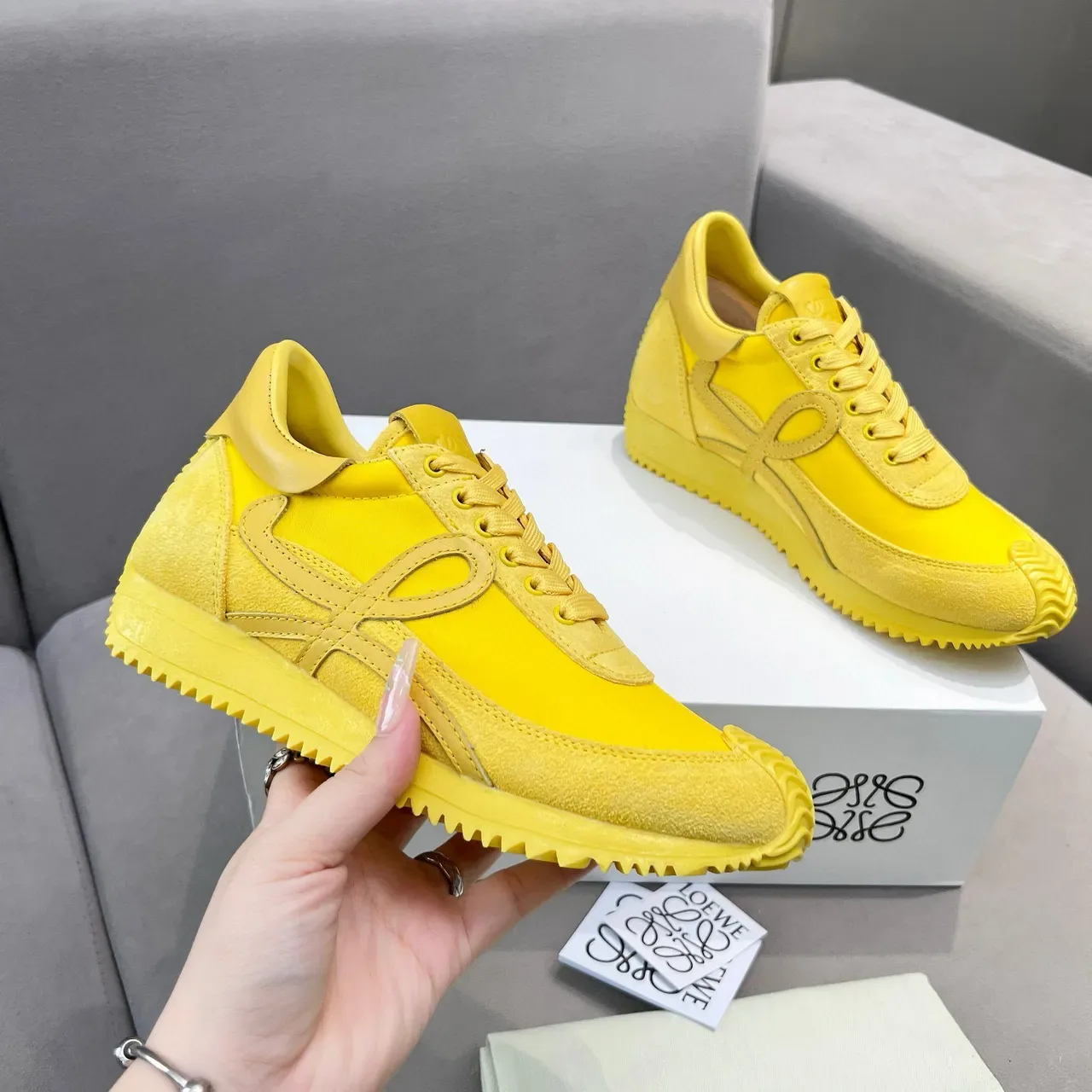 Loewe Sneakers Lifestyle en suède et cuir pané jaune monocromatique 5