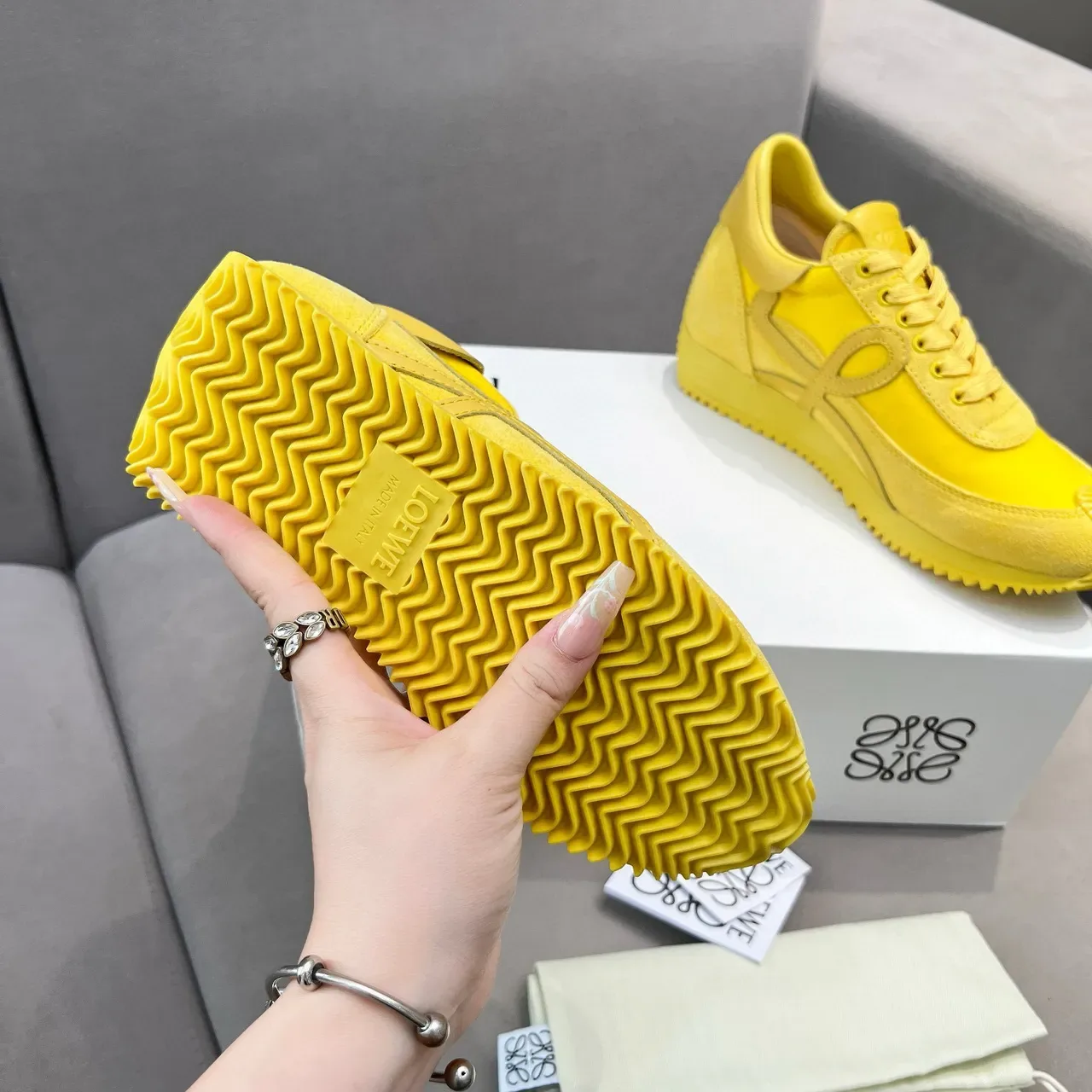 Loewe Sneakers Lifestyle en suède et cuir pané jaune monocromatique 6