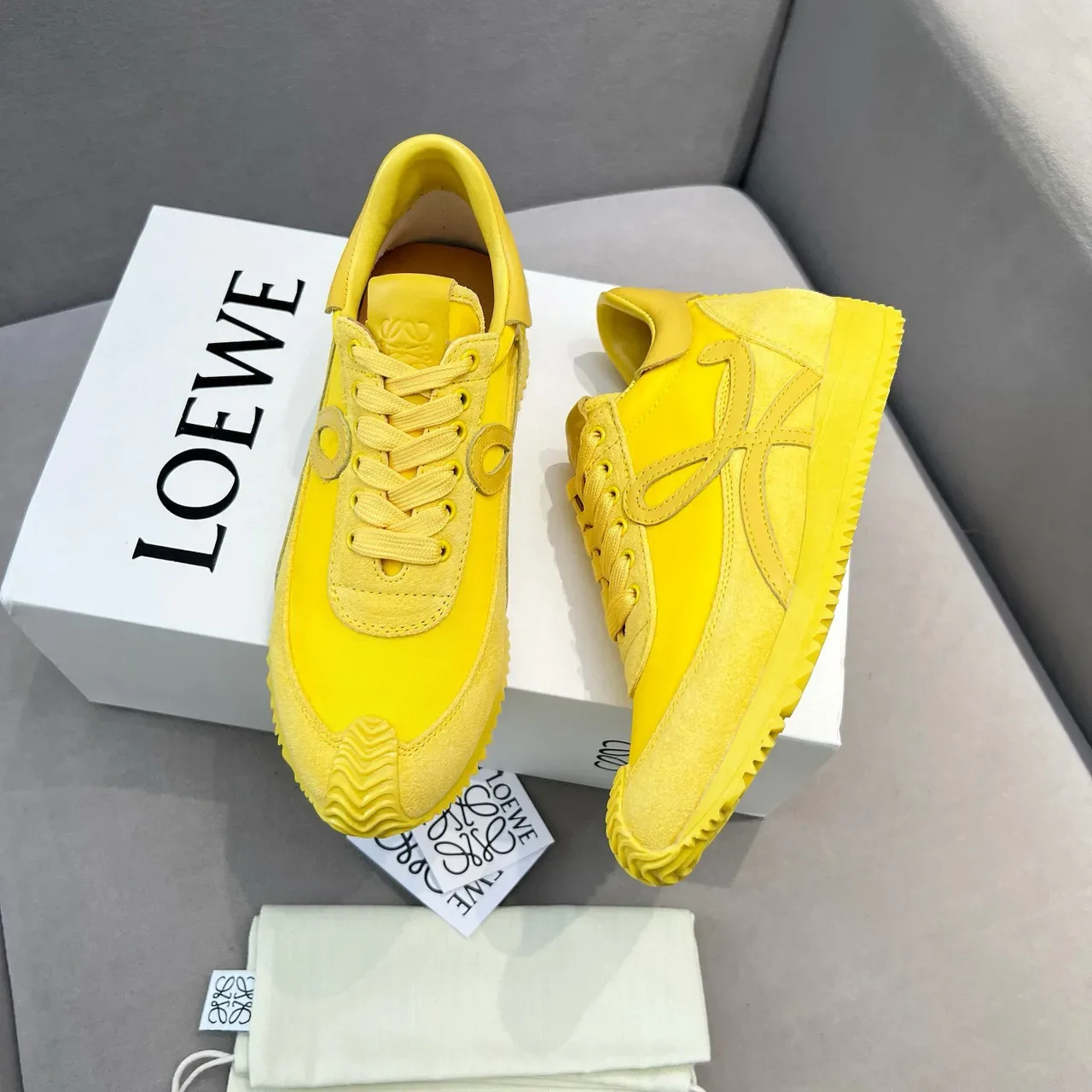 Loewe Sneakers Lifestyle en suède et cuir pané jaune monocromatique 7
