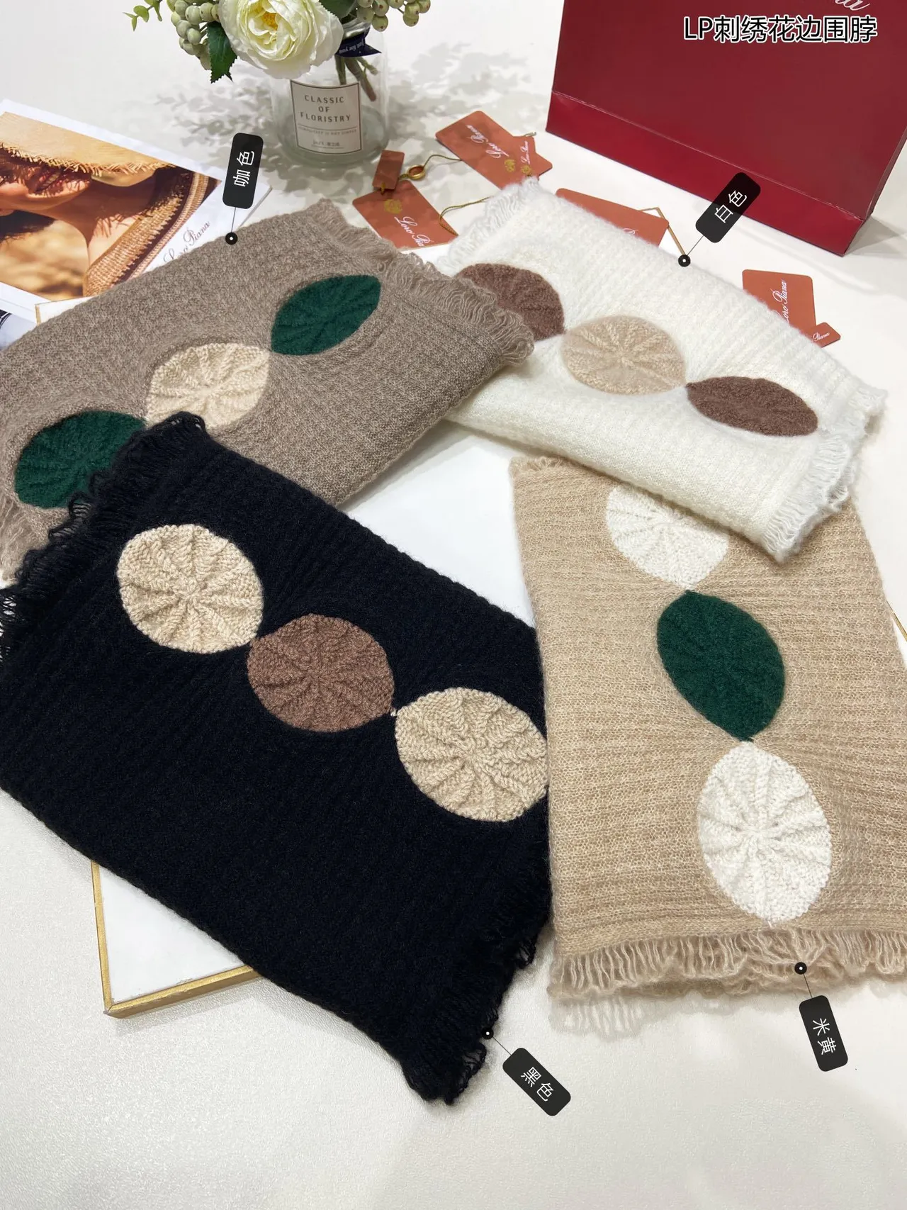 Loro Piana écharpe motif de feuille brodée motifs blancs marrons bord frangé écharpe en cachemire 3