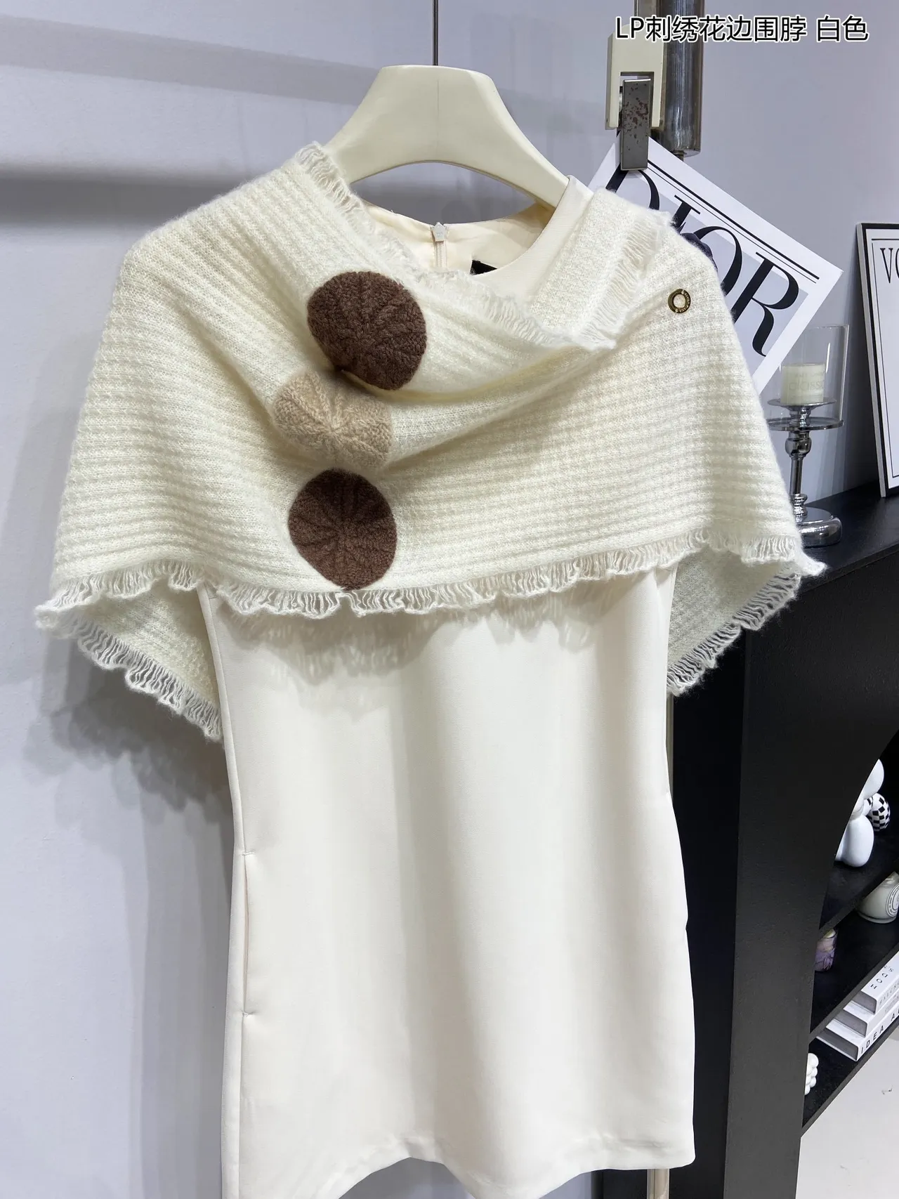 Loro Piana écharpe motif de feuille brodée motifs blancs marrons bord frangé écharpe en cachemire 4