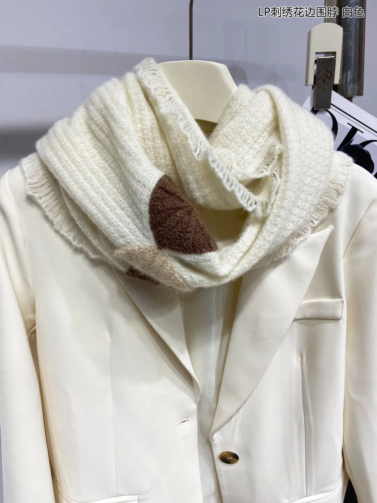 Loro Piana écharpe motif de feuille brodée motifs blancs marrons bord frangé écharpe en cachemire 8