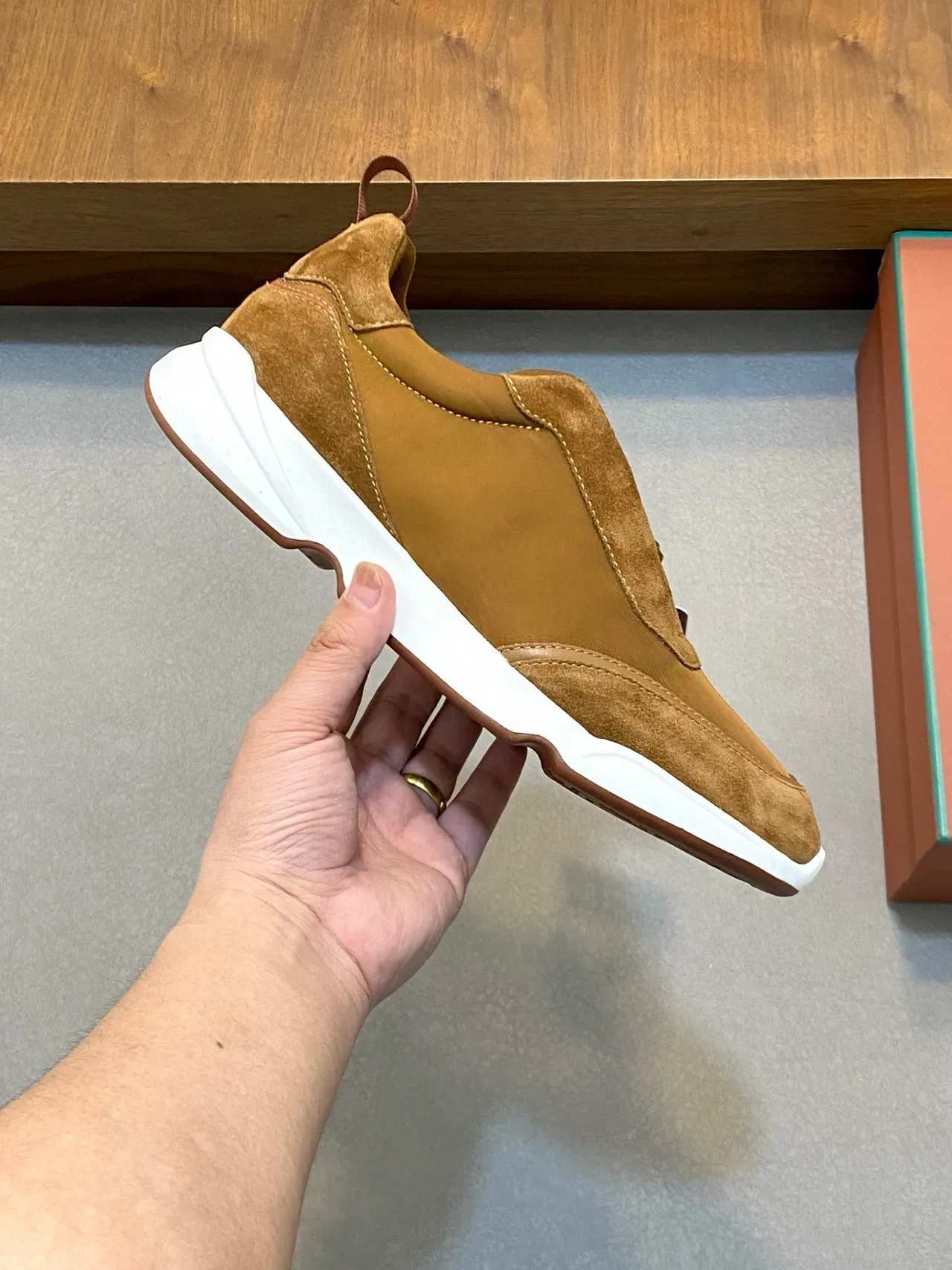 Loro Piana Chaussures Lifestyle en Suède et Textile de couleur Tan 4