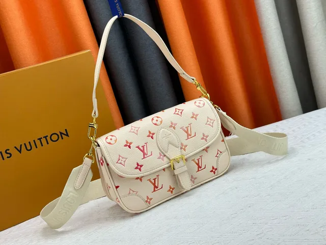 Louis Vuitton Baguette Beige Rouge Monogram-Printed Sac messager à flap-top 5